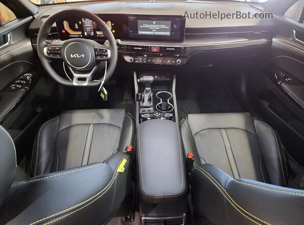KNAG44J84T5428060 2026 KIA K5 Black Widok deski rozdzielczej
