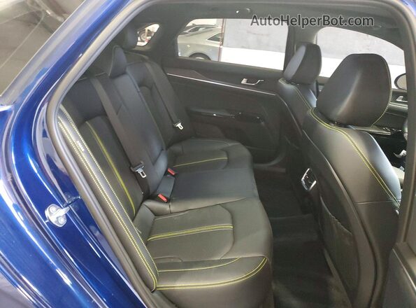 KNAG44J85T5398485 2026 KIA K5 Blue Vista de los asientos traseros