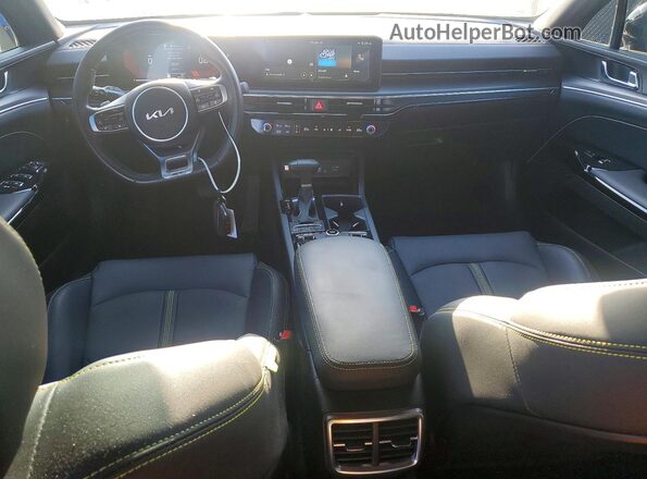 KNAG44J8XS5385598 2025 KIA K5 Black Առջևի վահանակի տեսք