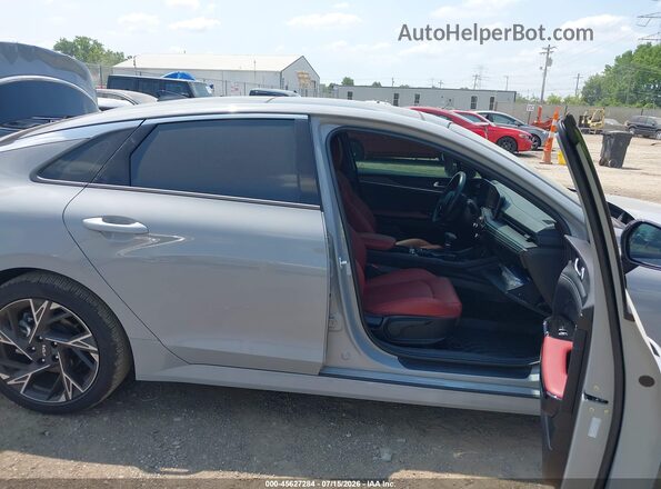 KNAG64J71S5378167 2025 KIA K5 Gray Vista interior delantera
