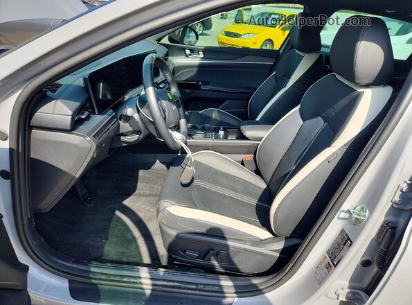 KNAG64J72S5312775 2025 KIA K5 Silver Vista interior delantera