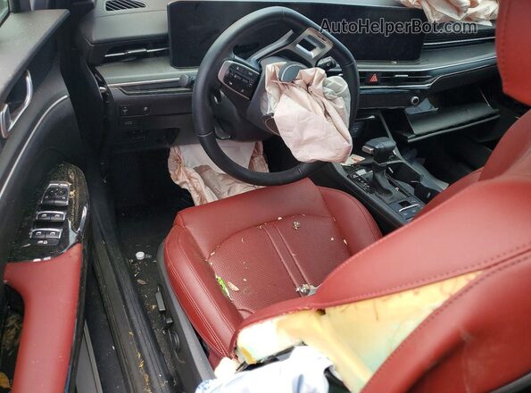 KNAG64J73S5328256 2025 KIA K5 Gray Առջևի վահանակի տեսք