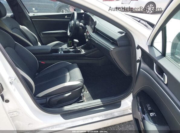 KNAG64J75S5309336 2025 KIA K5 White Front interior view