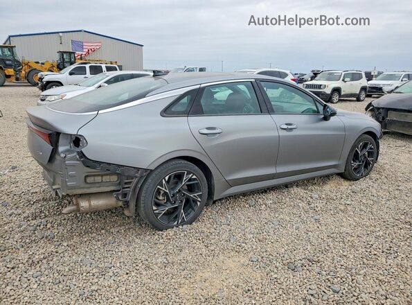 KNAG64J76S5322239 2025 KIA K5 Gray Trasero derecho