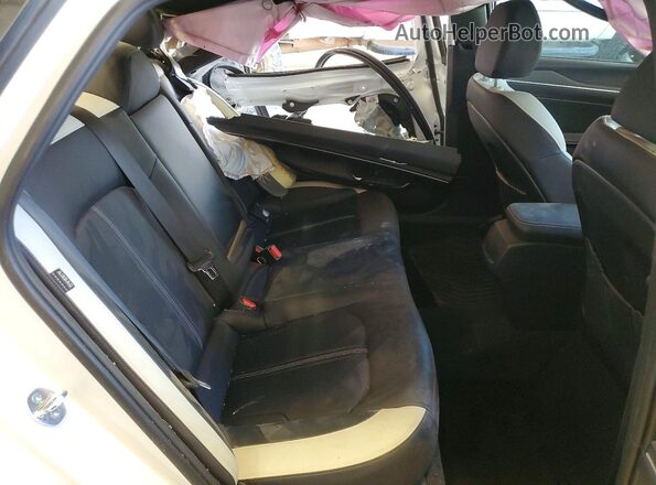 KNAG64J76S5372350 2025 KIA K5 White Widok tylnych siedzeń