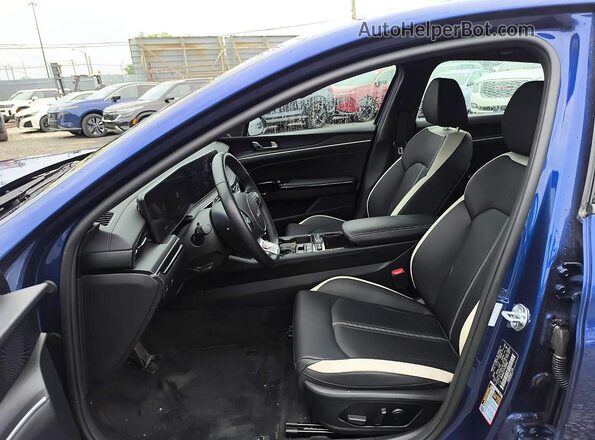 KNAG64J77S5283466 2025 KIA K5 Blue Vista interior delantera