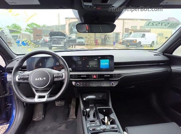KNAG64J77S5283466 2025 KIA K5 Blue Vista del cuadro de instrumentos