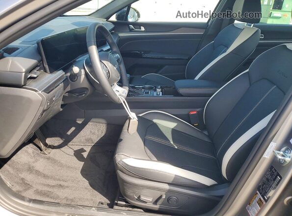 KNAG64J77T5449082 2026 KIA K5 Silver Widok wnętrza z przodu