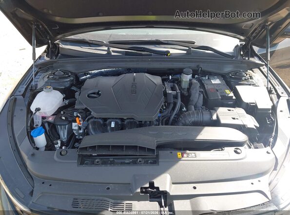 KNAG64J77T5472894 2026 KIA K5 Black Հետևի տեսք