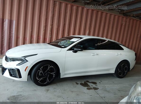 KNAG64J78S5285629 2025 KIA K5 White Սալոնի 360 աստիճան տեսք