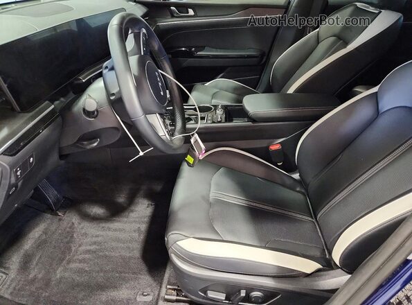 KNAG64J78T5423882 2026 KIA K5 Blue Vista interior delantera