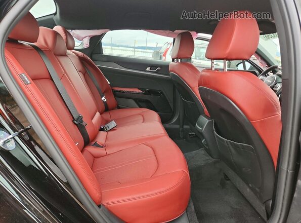 KNAG64J78T5462181 2026 KIA K5 Black Vista de los asientos traseros