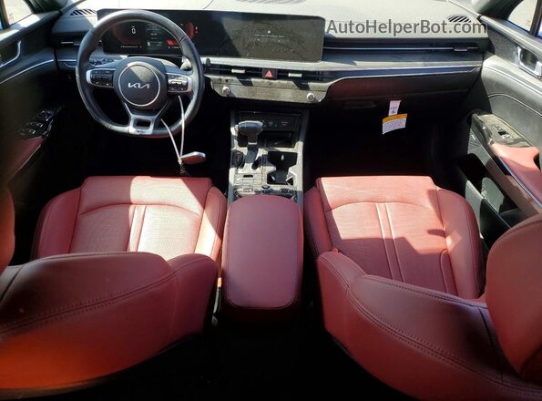 KNAG64J79S5344543 2025 KIA K5 Gray Dashboard view