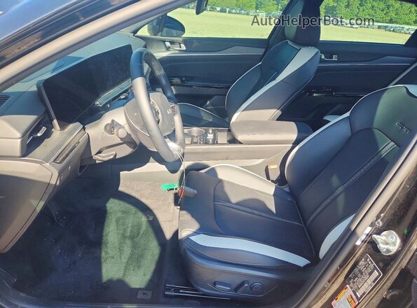 KNAG64J7XT5458262 2026 KIA K5 Черный Вид салона спереди