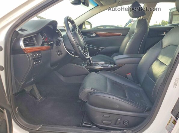 KNALC4J19H5072779 2017 KIA CADENZA Белый Вид салона спереди