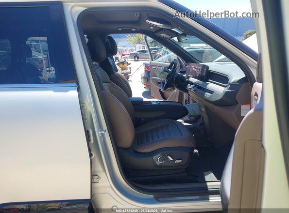 KNDADFS53R6039440 2024 KIA EV9 Light Blue Front interior view