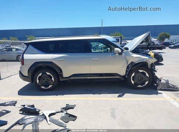 KNDADFS53R6039440 2024 KIA EV9 Light Blue 360 interior view
