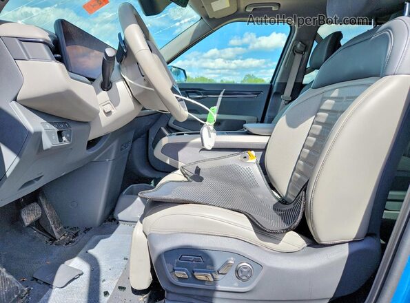 KNDADFS59R6033027 2024 KIA EV9 Blue Front interior view