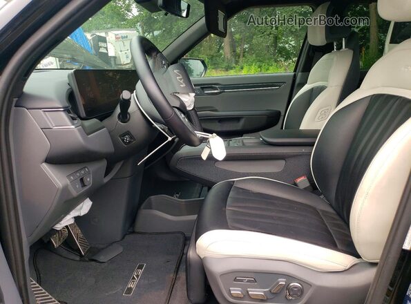 KNDAEFS5XR6020316 2024 KIA EV9 Black Front interior view