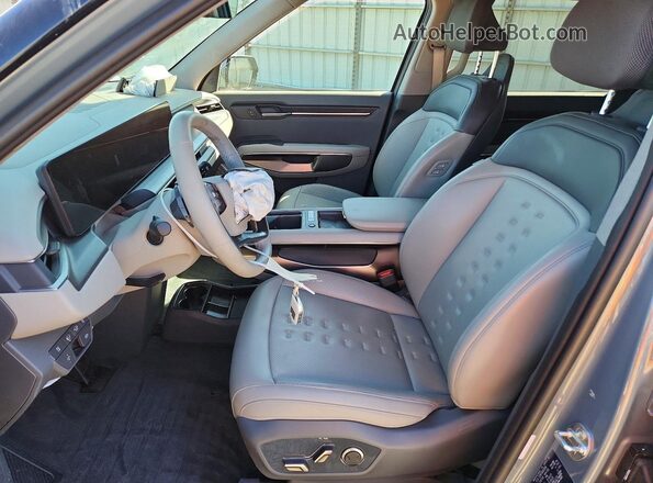 KNDAFFS59R6033880 2024 KIA EV9 Зеленый Вид салона спереди