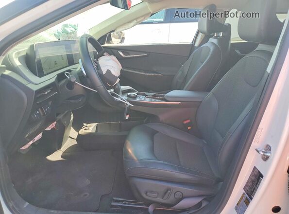 KNDC34LB4R5215535 2024 KIA EV6 White Front interior view