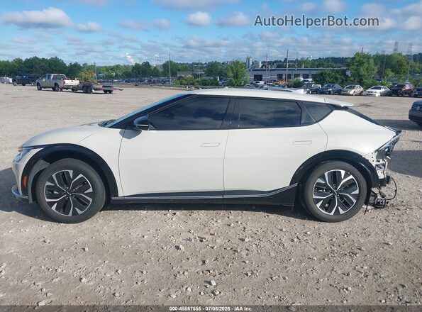 KNDC3DLC3N5087842 2022 KIA EV6 White 360 interior view