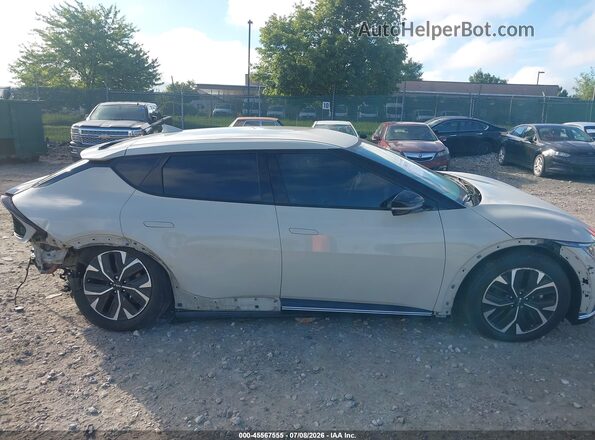 KNDC3DLC3N5087842 2022 KIA EV6 White Rear interior view