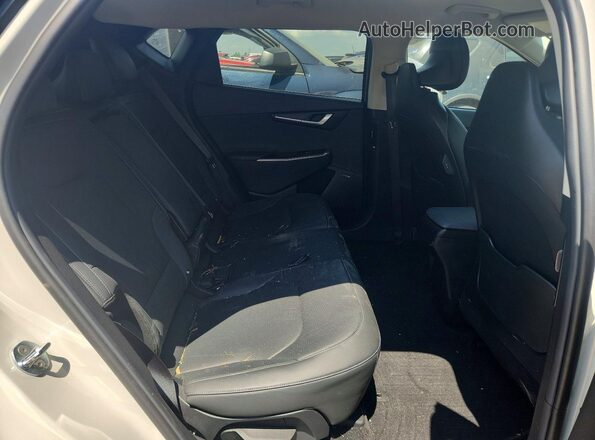 KNDC3DLCXN5086574 2022 KIA EV6 Cream Vista de los asientos traseros