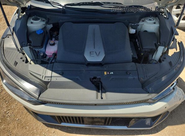 KNDC3DLCXN5086574 2022 KIA EV6 Cream Vista interior trasera