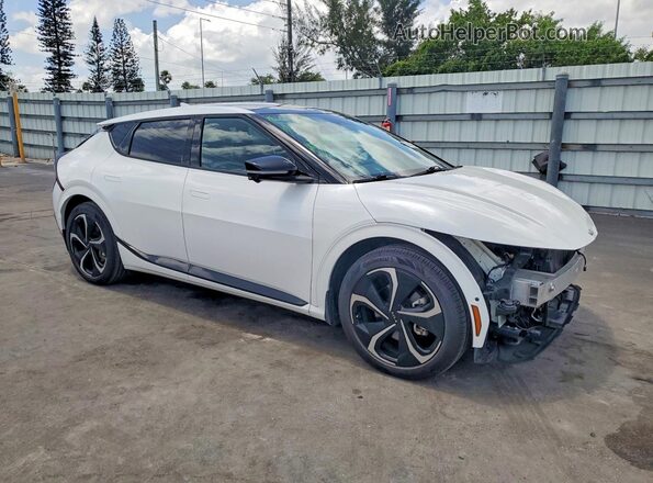KNDC4DLC0N5044833 2022 KIA EV6 White Передня права чверть