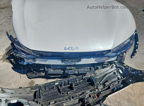 KNDC5DLE6P5106429 2023 KIA EV6 Белый Вид задней части салона