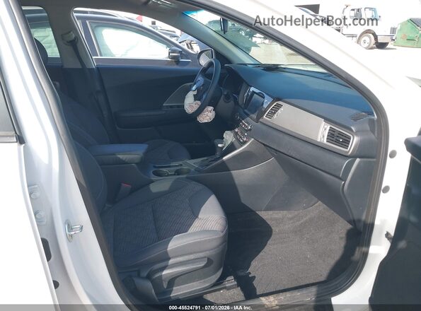 KNDCB3LC0K5244350 2019 KIA NIRO White Front interior view