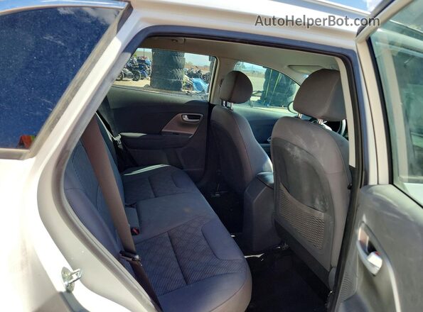 KNDCB3LC0L5367793 2020 KIA NIRO White Widok wnętrza z tyłu