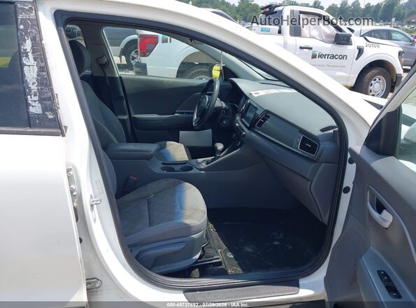 KNDCB3LC1H5040780 2017 KIA NIRO White Vista interior delantera