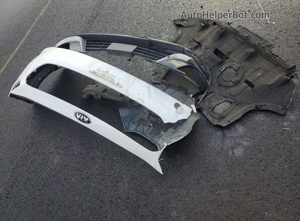 KNDCB3LC1J5204552 2018 KIA NIRO White Widok komory silnika
