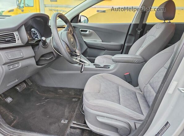 KNDCB3LC2H5040304 2017 KIA NIRO Silver წინა სალონის ხედი