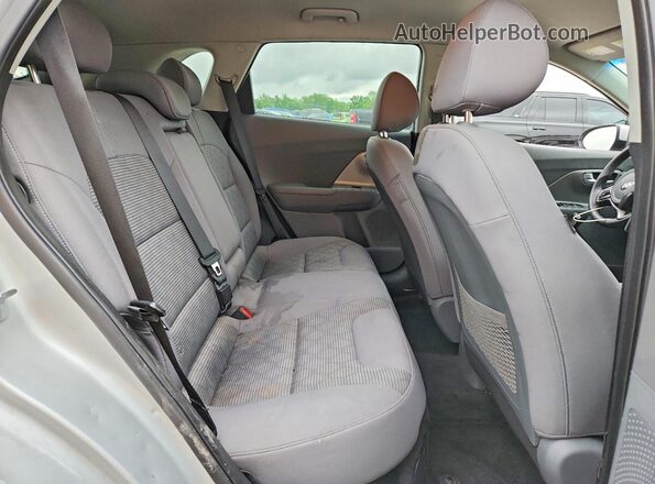 KNDCB3LC2H5040304 2017 KIA NIRO Silver უკანა სავარძლების ხედი