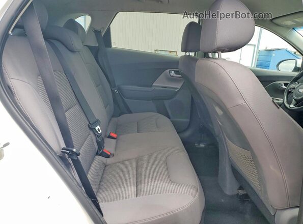 KNDCB3LC2H5076011 2017 KIA NIRO White Հետևի նստատեղերի տեսք