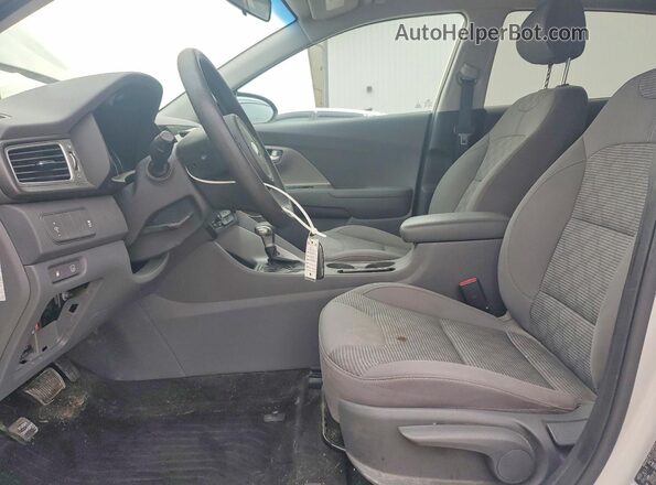 KNDCB3LC2H5079992 2017 KIA NIRO Silver Widok wnętrza z przodu