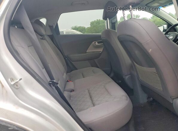 KNDCB3LC2H5079992 2017 KIA NIRO Silver Widok tylnych siedzeń