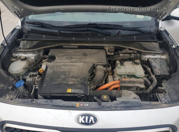 KNDCB3LC2H5079992 2017 KIA NIRO Silver Widok wnętrza z tyłu