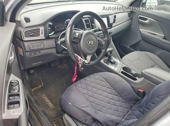 KNDCB3LC2H5090345 2017 KIA NIRO Серебряный Вид панели приборов