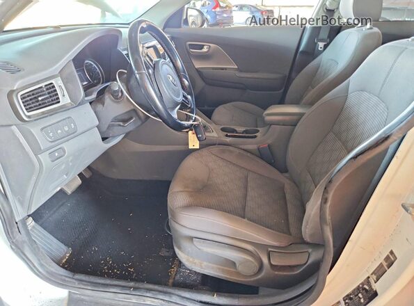 KNDCB3LC2J5128470 2018 KIA NIRO White Սալոնի դիմացի տեսք