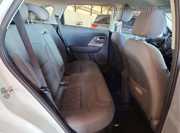 KNDCB3LC2J5128470 2018 KIA NIRO White Հետևի նստատեղերի տեսք