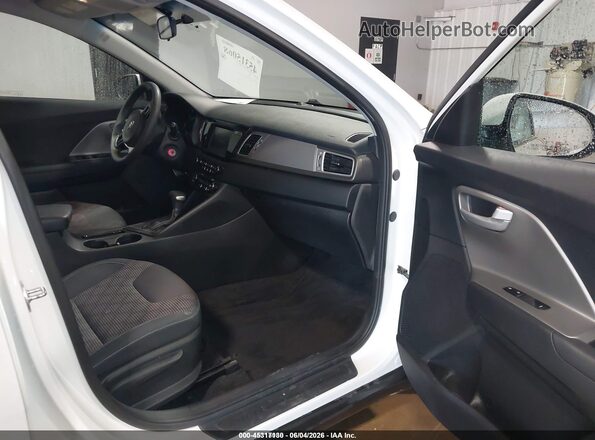 KNDCB3LC2J5140411 2018 KIA NIRO White წინა სალონის ხედი