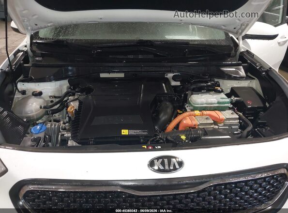 KNDCB3LC2J5158262 2018 KIA NIRO White უკანა ხედი