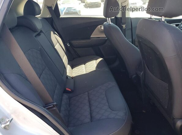 KNDCB3LC2J5212014 2018 KIA NIRO Серебряный Вид задней части салона
