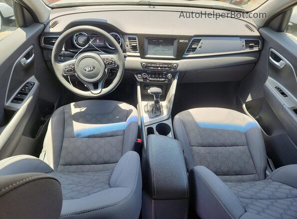 KNDCB3LC3J5206660 2018 KIA NIRO Серебряный Вид панели приборов