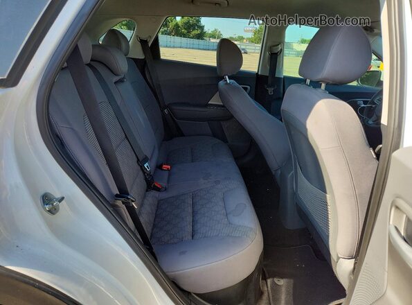 KNDCB3LC4H5085518 2017 KIA NIRO White Rear interior view
