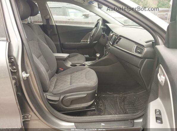 KNDCB3LC4J5170137 2018 KIA NIRO Gray Front interior view